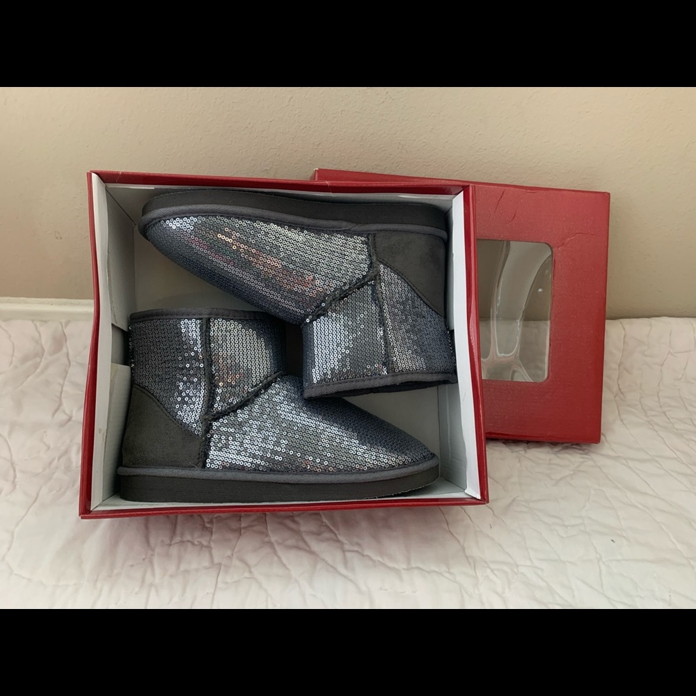 Brand new in box sequin women’s boots. Size 8.5